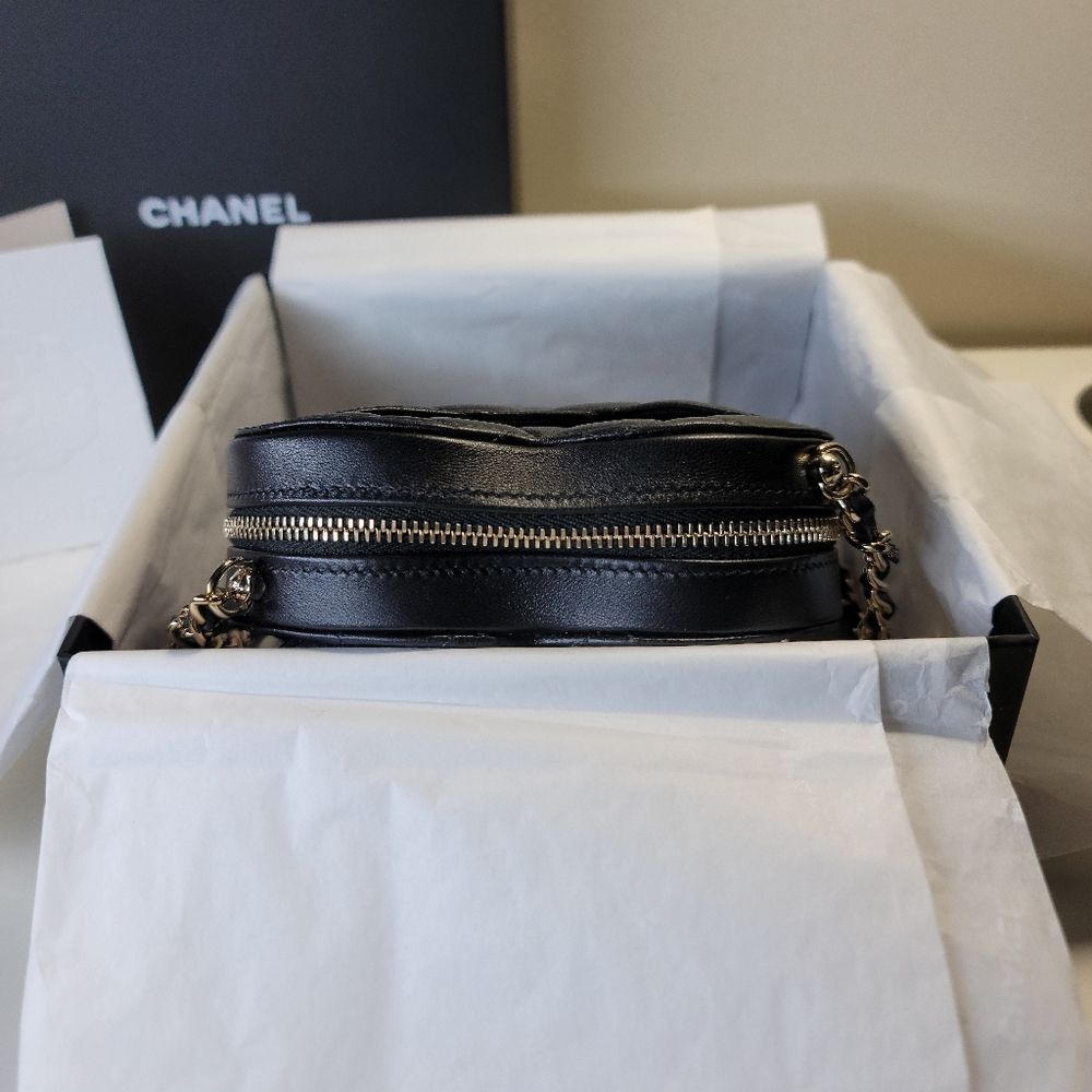 ❌️SOLD❌️ Chanel Heart Bag - Picture 7 of 12